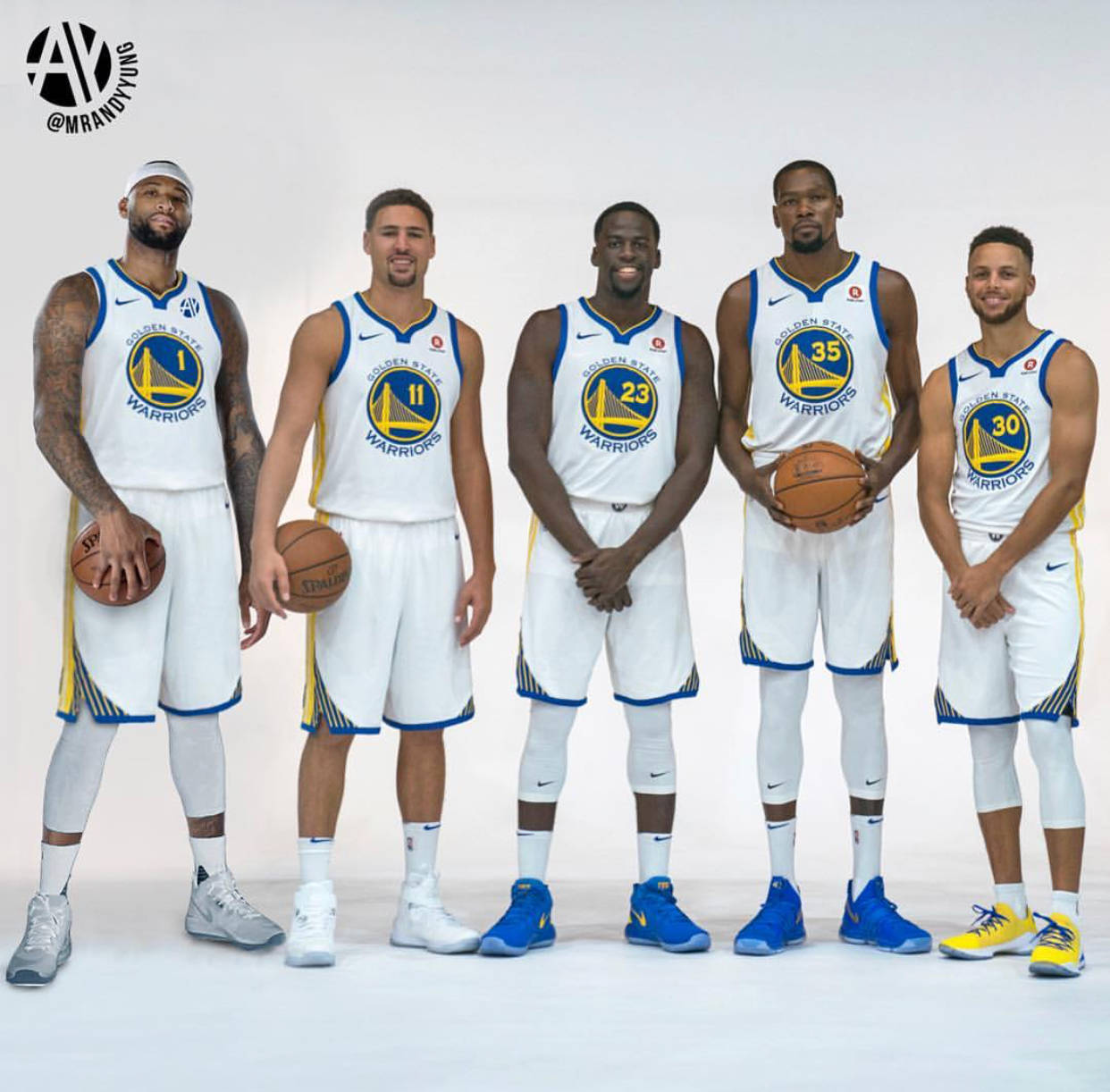 罗马诺：AC米兰已与科斯蒂克谈妥个人条款，转会费谈判顺利（罗马诺：AC米兰与科斯蒂克已就个人条款达成一致，转会费谈判进展良好）