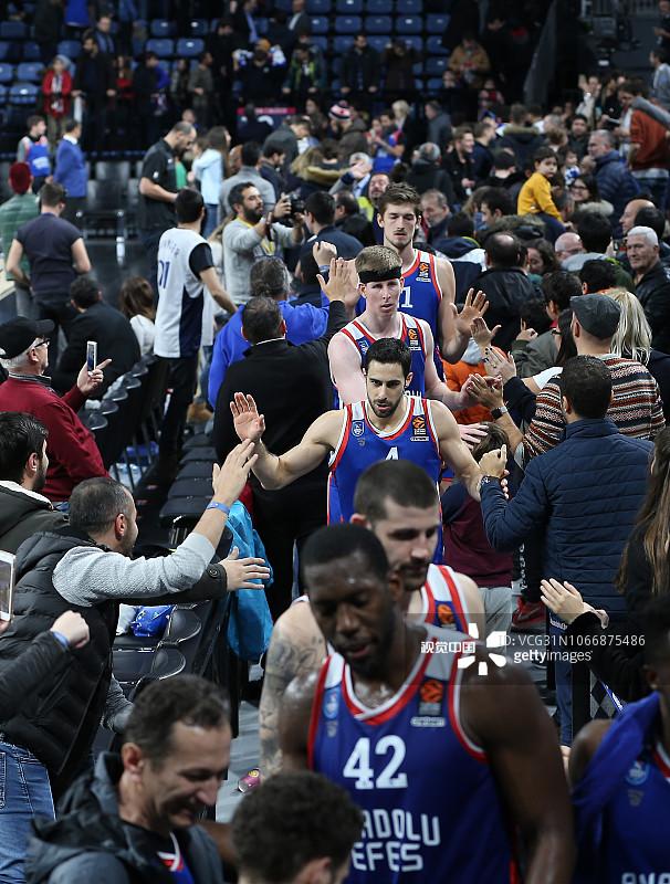 图片报：拜仁明夏若签施洛特贝克，5年总费用比续约于帕还高（图片报：拜仁若明夏签下施洛特贝克，五年总成本将高于续约于帕）