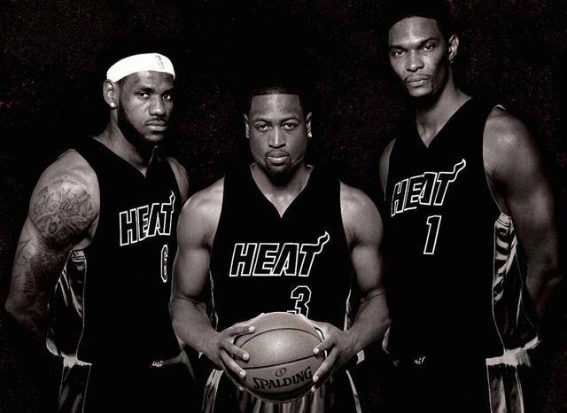 状态不俗！浓眉连续3场比赛贡献两双，场均21分14篮板（状态火热！浓眉连续三战砍下两双，场均21分14篮板）