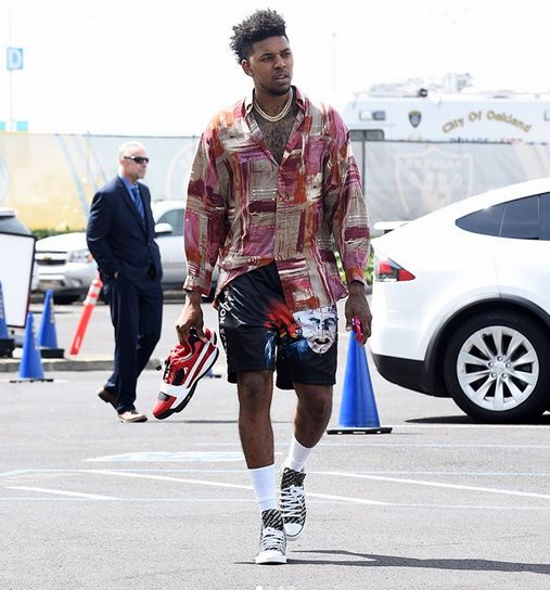 马刺队记：这是我首次目睹詹姆斯的海报扣篮 没想到他还能这样飞（马刺队记：首次亲眼见证詹姆斯海报级扣篮，没想到他仍能如此腾空）