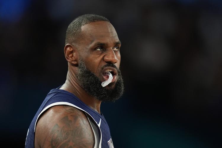 快船胜黄蜂赛后！哈登55分连破4纪录，发言惹人泪目，卢点名表扬（快船击退黄蜂后，哈登55分破四纪录，赛后发言催泪，泰伦-卢点名夸赞）