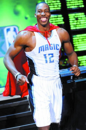 再战发展联盟！赛前杨瀚森与队友一同观看录像（备战发展联盟！杨瀚森赛前与队友一起研究录像）