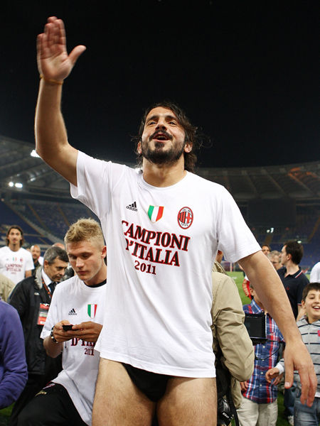 中足联财务约定：球员收取合同外价值超一万元现金或物品需报备（中足联财务规定：球员获合同外价值超1万元的现金或物品须报备）