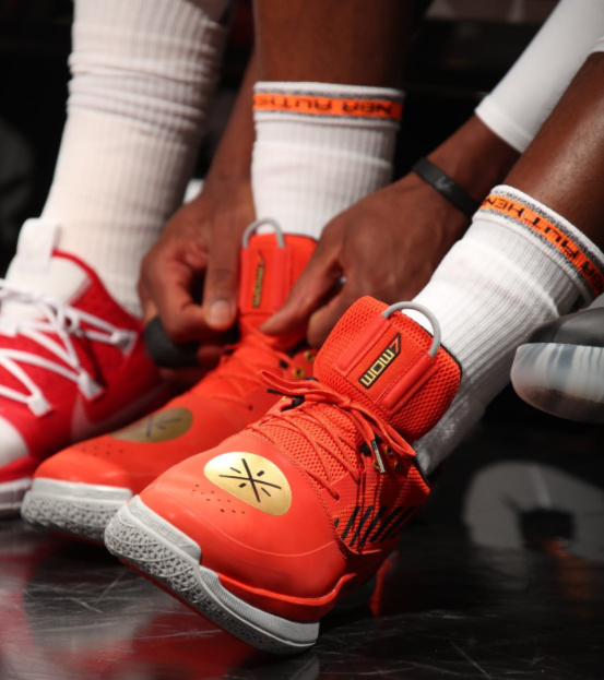 斯普利特：看到库里在这个年纪还能做到这些，真的很不可思议（斯普利特感叹：库里在这个年龄仍能做到这些，实在不可思议）