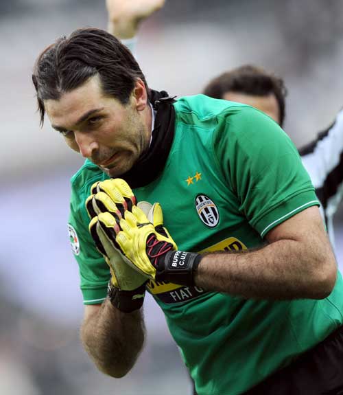 法比奥谈联赛全勤：我坚持自己的初心，登场时是100%的状态（法比奥：联赛全勤源于初心，上场即百分百状态）