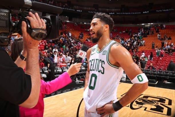 小贝：我希望梅西退役后住在迈阿密，但他说只想住诺坎普附近（贝克汉姆：盼梅西退役后住迈阿密，梅西则表示只想住在诺坎普附近）