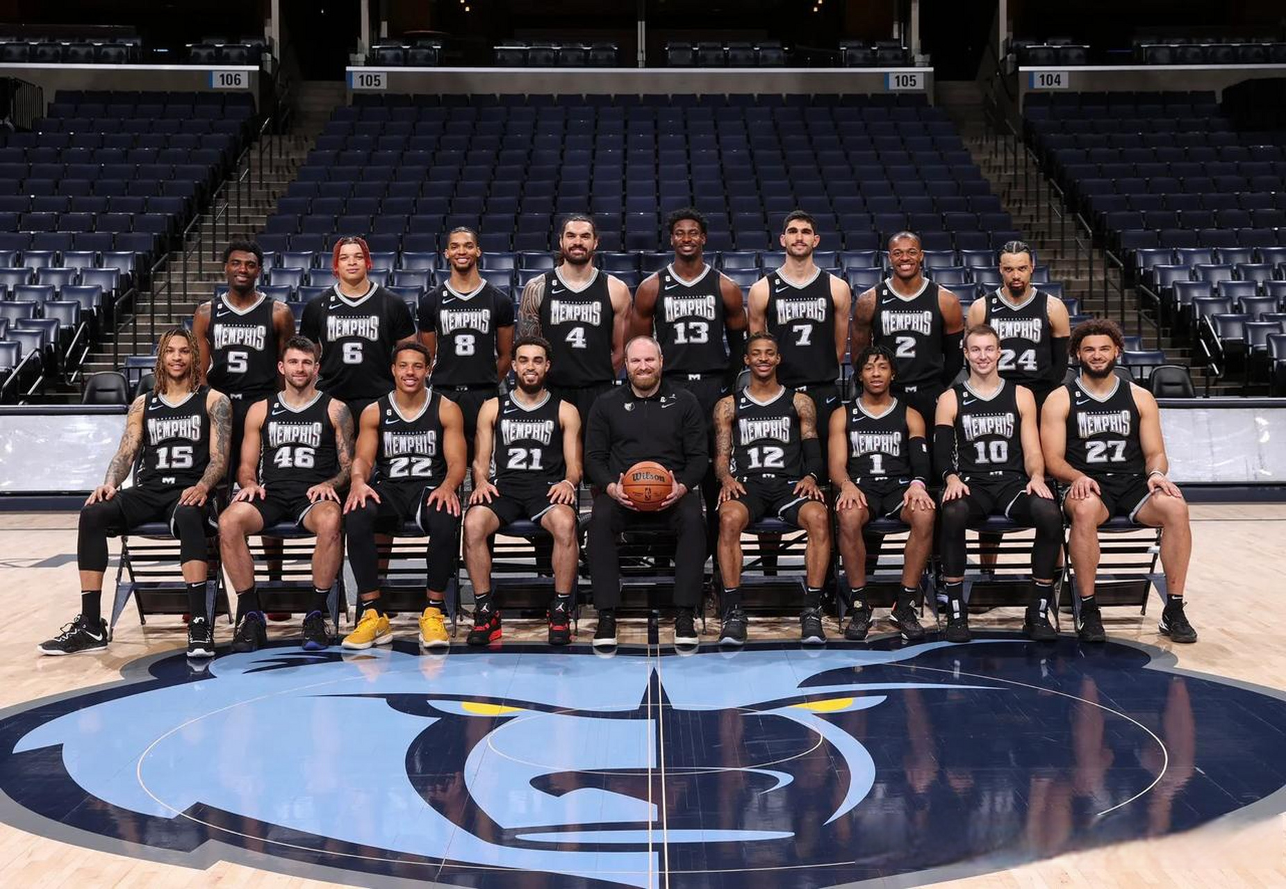 英超夺冠赔率更新：维拉冲至并列第三，阿森纳稳居第一（英超冠军赔率最新榜：阿森纳稳居榜首，维拉跃升至并列第三）