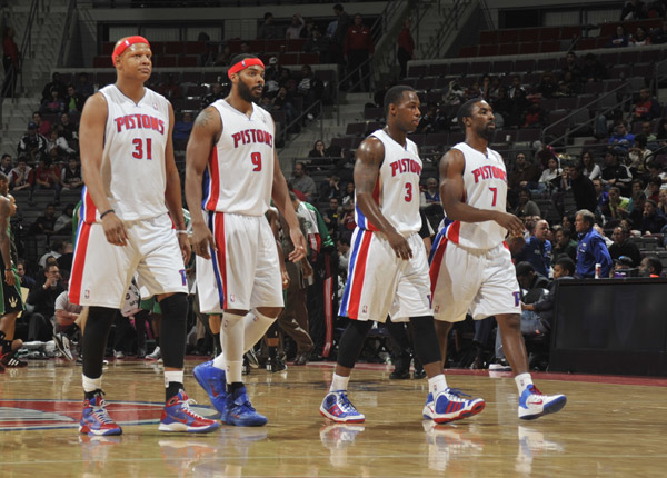 强强对话变菜鸡互啄？数据：热刺无缘＂三杀＂曼联（强强之战成互啄？数据：热刺恐无缘对曼联三连杀）