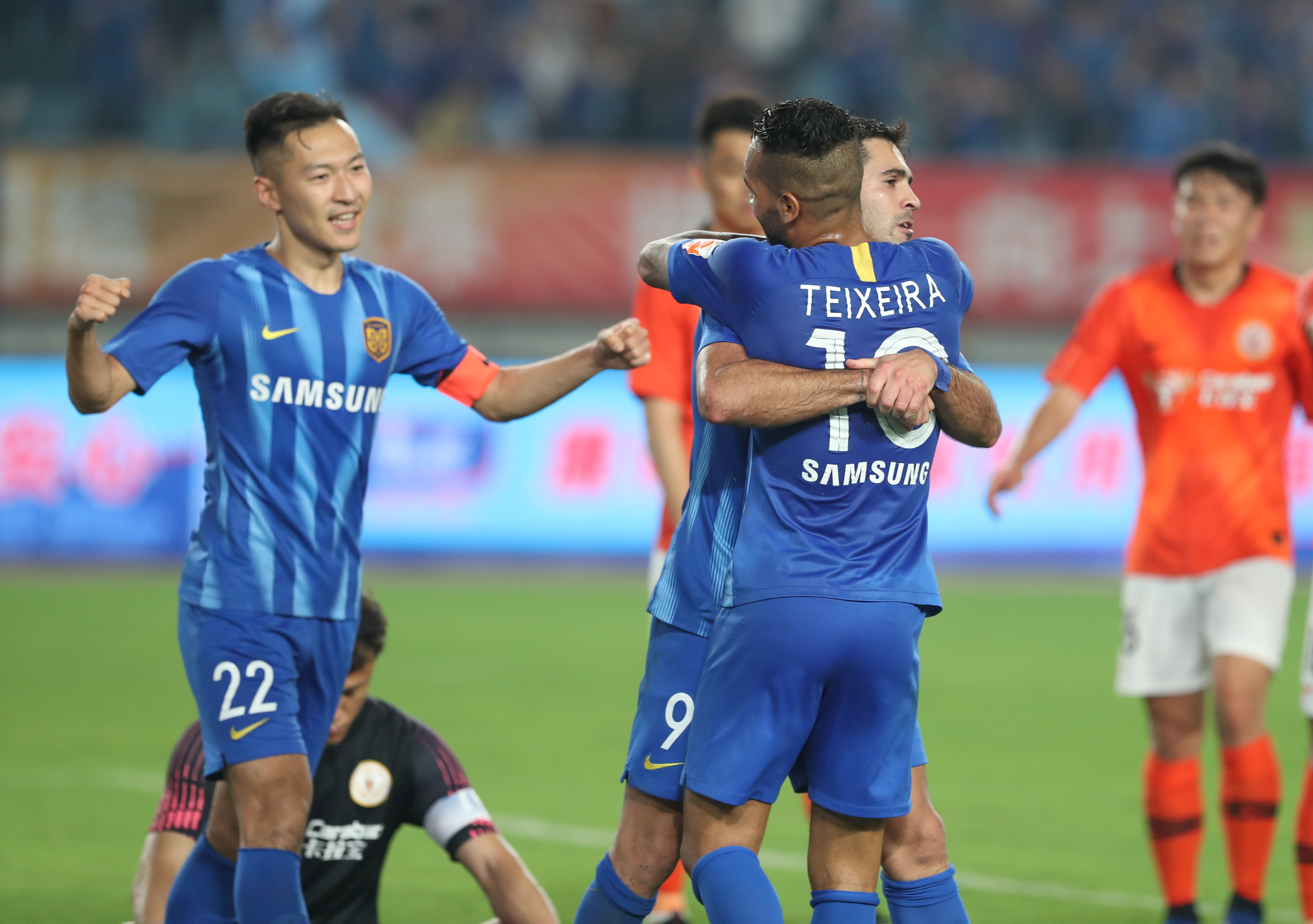 灰熊vs爵士前瞻：埃迪受伤内线实力锐减，爵士能否客场爆冷（灰熊vs爵士赛前解析：埃迪伤停削弱内线，爵士能否客场制造冷门？）