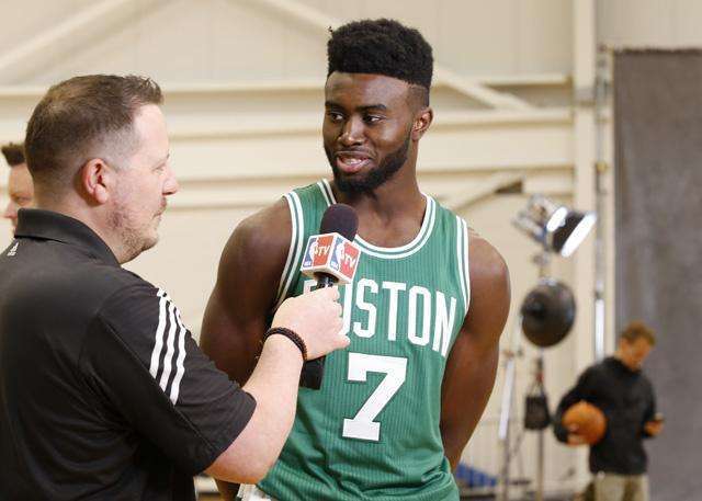 澳超战报：派珀传射、詹姆斯点射，惠灵顿凤凰3-1中央海岸（澳超战况：惠灵顿凤凰3-1擒中央海岸，派珀传射詹姆斯点球建功）