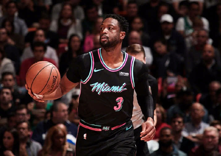 科尔：有意让库里&斯潘塞同时出场，如此库里能减少持球更多打无球（科尔：考虑让库里和斯潘塞联袂登场，以便库里少持球、多打无球）