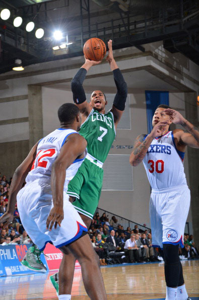 字母哥谈恢复：感觉不错，我一直在训练，我等不及回到场上打球了（字母哥谈伤病恢复：状态不错，持续训练，已迫不及待重返赛场）